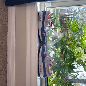 I am selling Nike air max